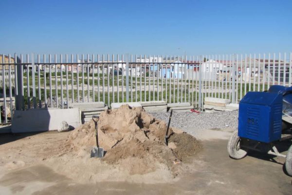 cament_mixing_sand_shovel_fence